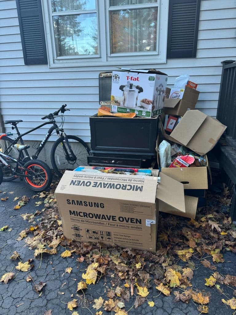 Gallery photos for Efficient Autumn Clean-Up in Nashua NH: Image #1